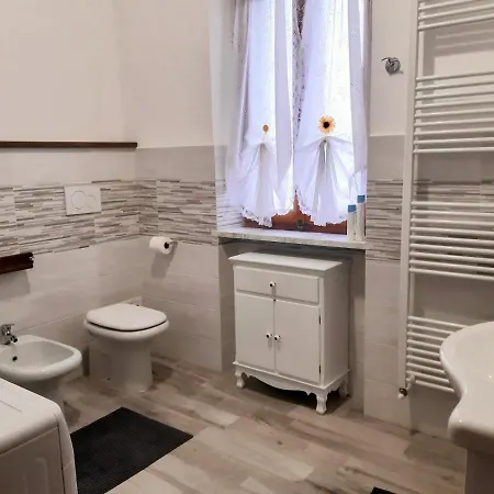 Grazioso Bilocale Merlino, Luminoso Con Vista Santuario, Wifi *