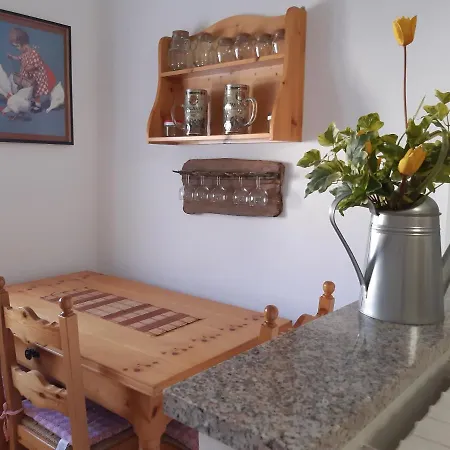 Appartement Grazioso Bilocale Merlino, Luminoso Con Vista Santuario, Wifi
