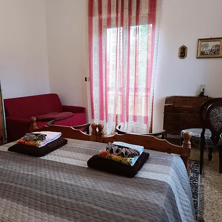 Appartement Grazioso Bilocale Merlino, Luminoso Con Vista Santuario, Wifi