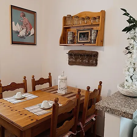 아파트 Grazioso Bilocale Merlino, Luminoso Con Vista Santuario, Wifi *