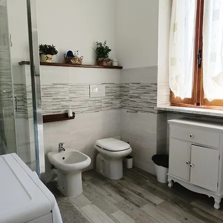 Appartement Grazioso Bilocale Merlino, Luminoso Con Vista Santuario, Wifi